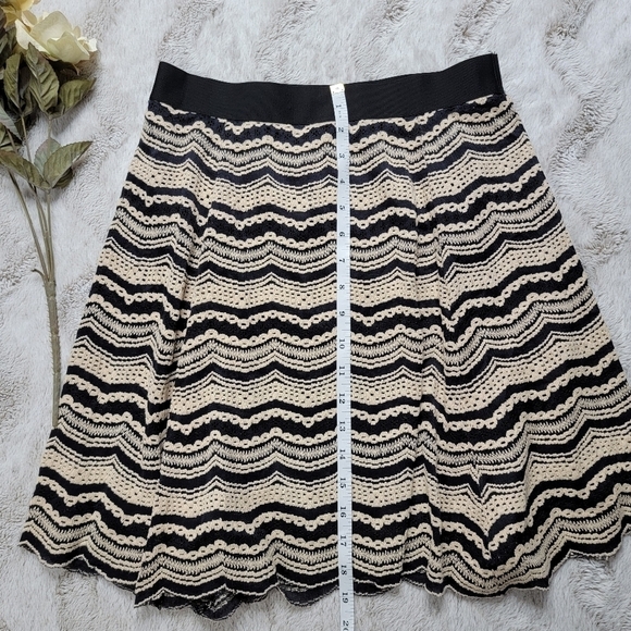 ✨️CL Max Edition Cream Multicolor Scallop Lace Detail A Line Skirt Size S - Picture 9 of 10